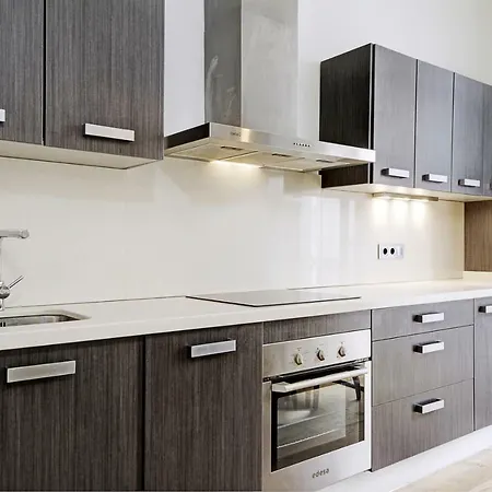 דירה Streasy Suites